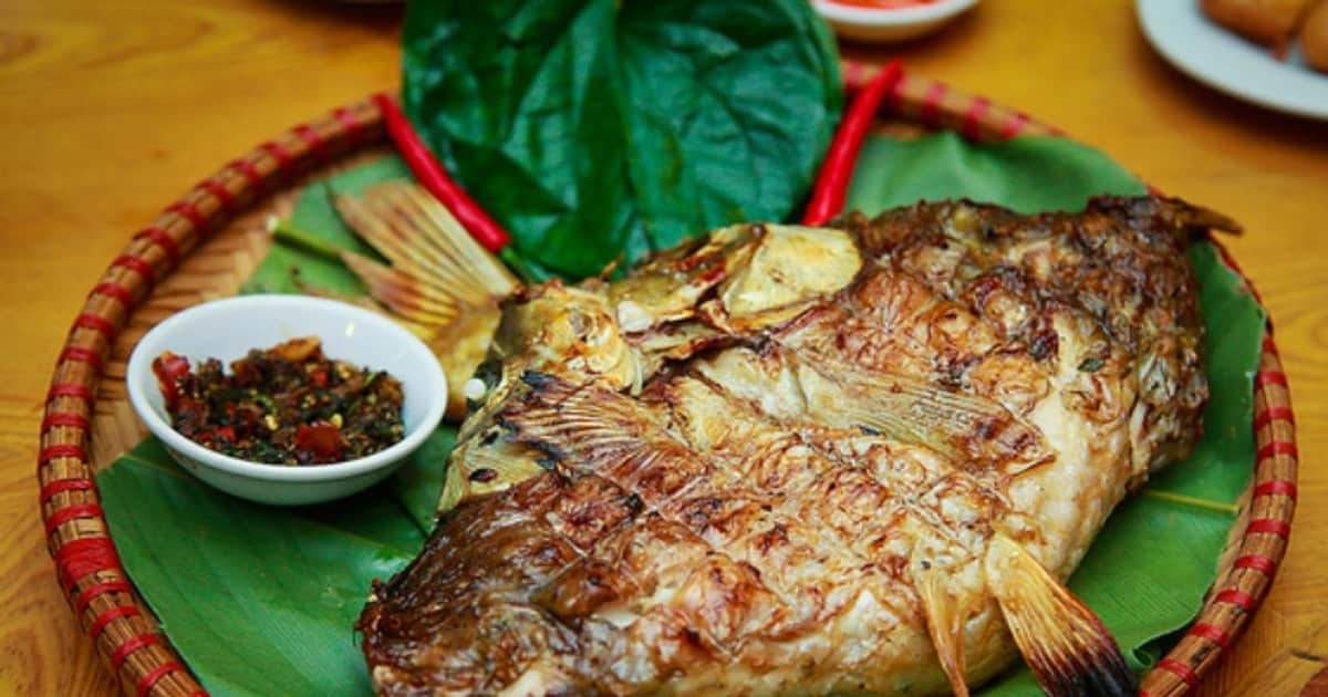 Cá được bắt từ suối lên, tươi ngon, tẩm ướp gia vị đậm đà sẽ để lại dư vị khó quên cho du khách